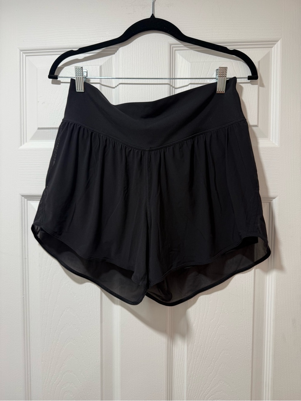 Lululemon Nulu and Mesh High-Rise Yoga Short 3.5”